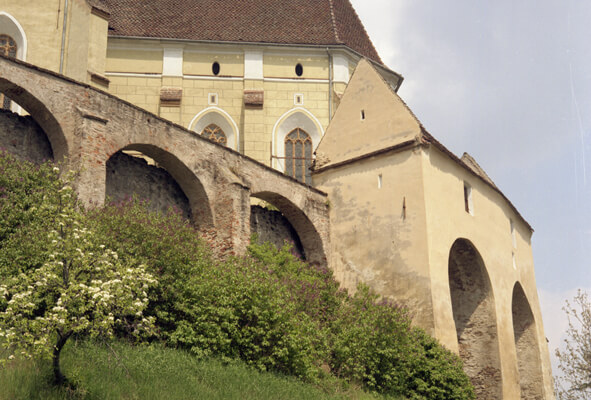 Die Innenwände in der Kirchenburg in Birthälm.