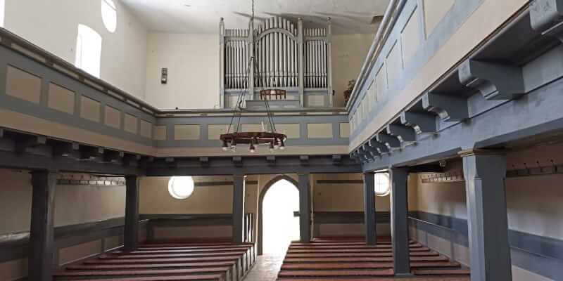 Die Orgel in der Kirchenburg in Neudorf.