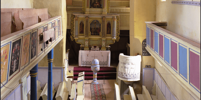 The altar and choir in the fortified church in Movile.
