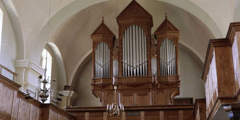 The organ in the fortified church in Barcut.