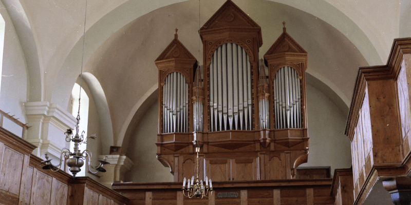 Die Orgel in der Kirchenburg in Bekokten.