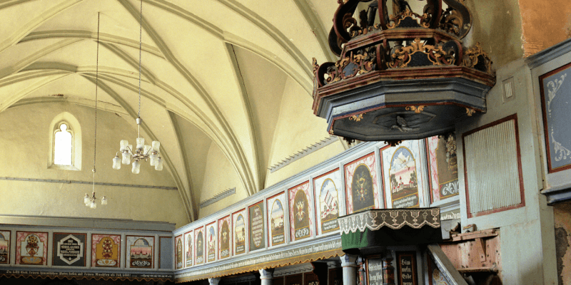 The pulpit in the fortified church in Bradeni.