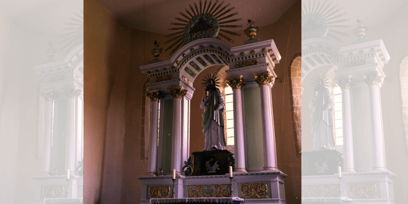 The altar in the church in Alma vii