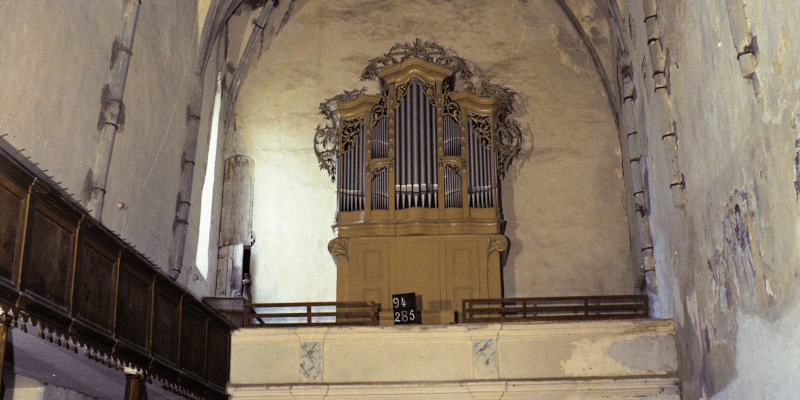 The organ in the fortified church in Bagaciu.