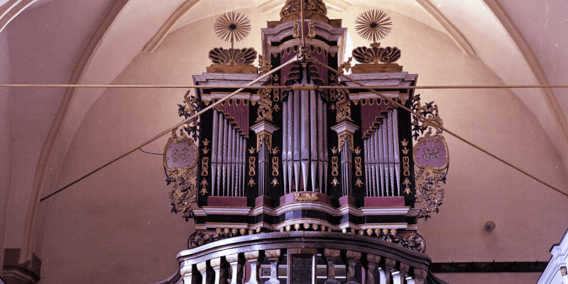 Die Orgel in der Kirchenburg in Baassen.