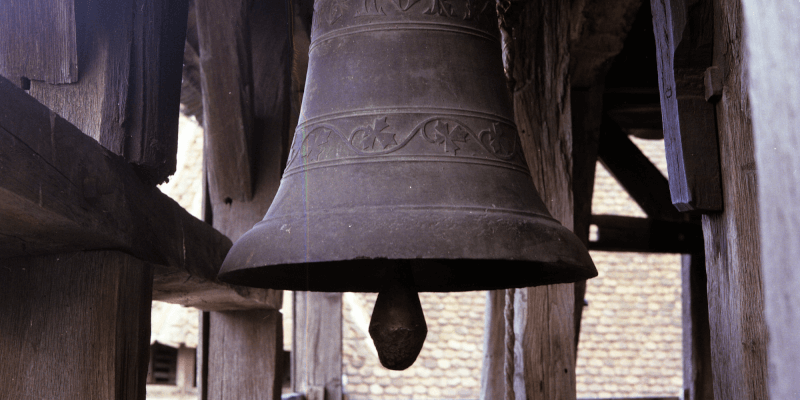 Die Glocken in der Kirchenburg in Baassen.