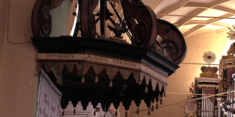 The pulpit in the fortified church in Bazna.