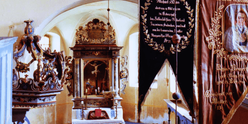 The altar in the church in Daia