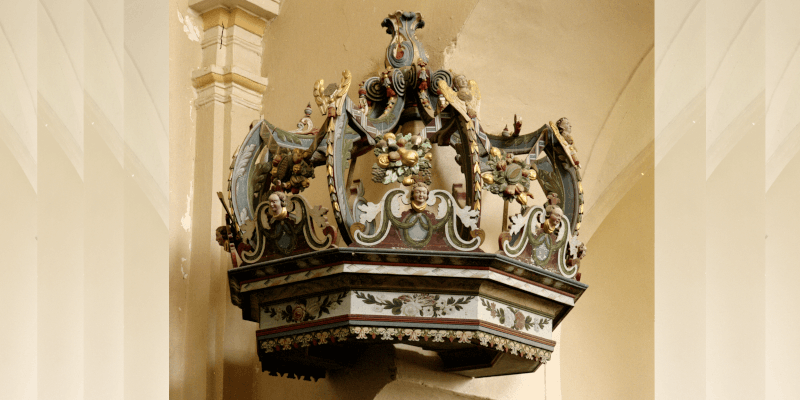 Die Kanzel in der Kirchenburg in Thalheim