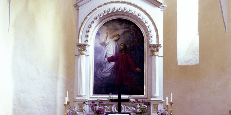 Der Altar in der Kirchenburg in Kleinschenk.