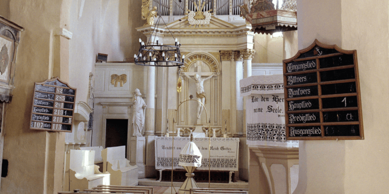 The altar in the churchcastle in Apold.