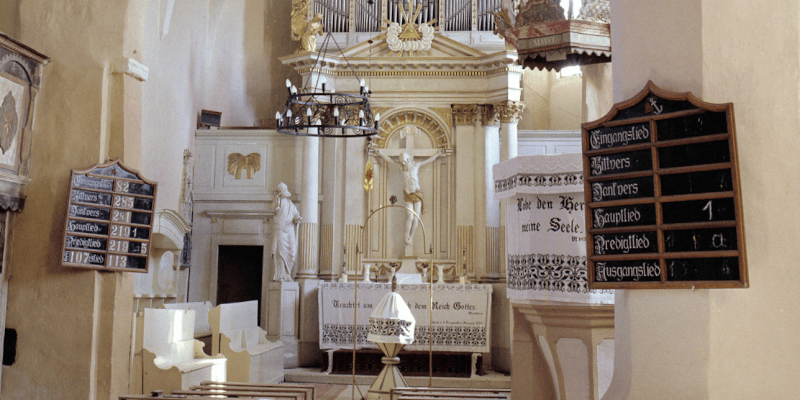 Der Altar in der Krichenburg in Trappold.