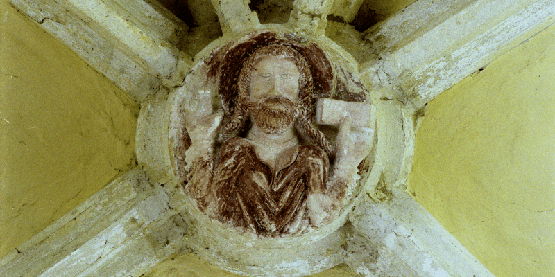 Eine Abblildung von Jesus auf einem Schlusstein in Reichesdorf.