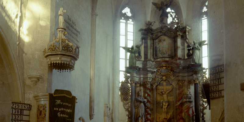 Der Altar und die Kanzel in Reichesdorf