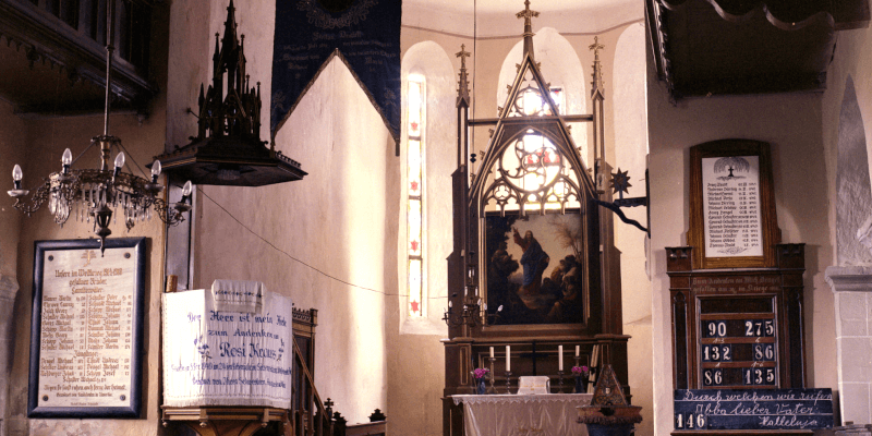 Der Altar in der Kirchenburg in Alzen, Altana, Siebenbürgen