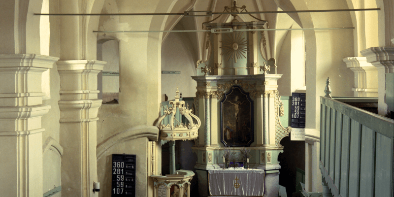 Altar und Kanzel in der Kirchenburg in ?oar?, Sacharosch, Siebenbürgen