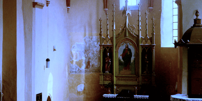 Altarul în biserica fortificat? din Pretai, lâng? Media?, în Transilvania