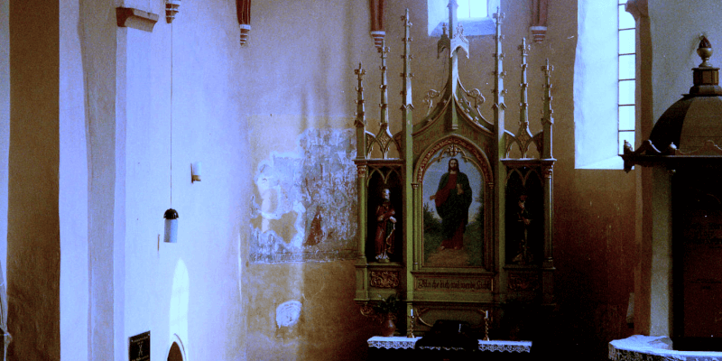 Der Altar in der Kirchenburg von Pretai, Brateiu, neben Mediasch in Siebenbürgen