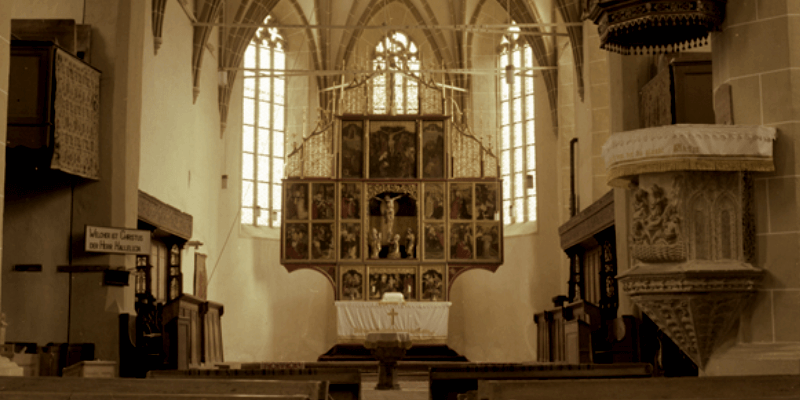 Der Altar zeigt die Jungfrau Maria und ihren Sohn Jesus Christus als Kind in der Kirchenburg in Birthälm.