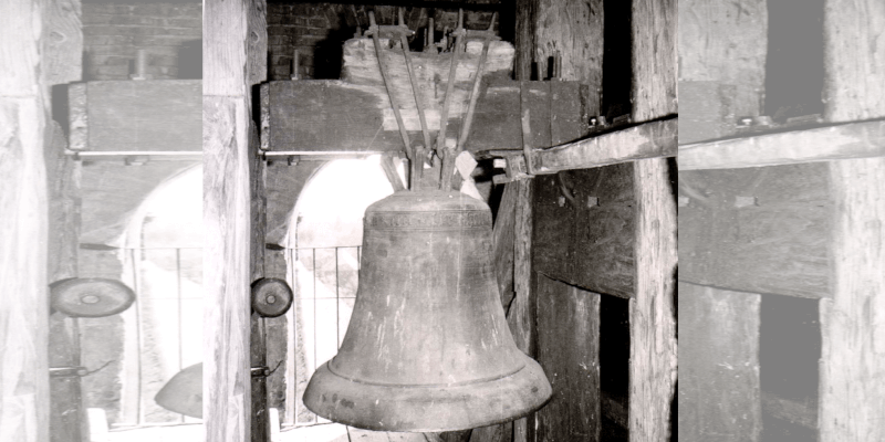 Die alte Glocke in der Kirchenburg in Nadesch/Nadis in Siebenbuergen