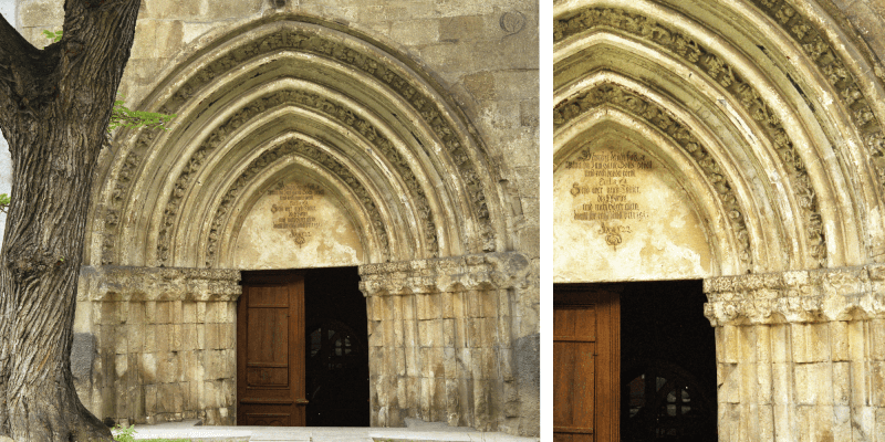 Portalul vestic al bisericii fortificate de la Atel din Transilvania