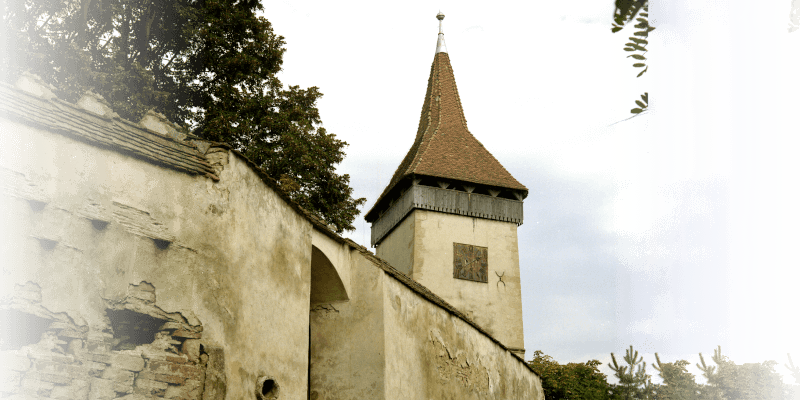 Der Glockenturm der Kirchenburg in Lechita in Siebenbürgen