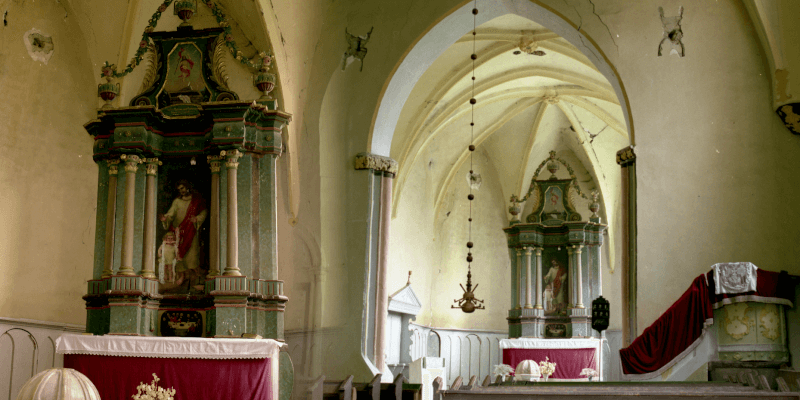 Altarul din biserica fortificata din Lechinta in Transilvania